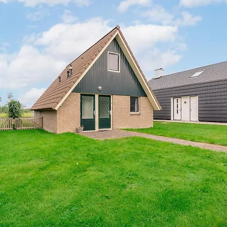 Holiday home Nieuwlanderweg 77 De Waal