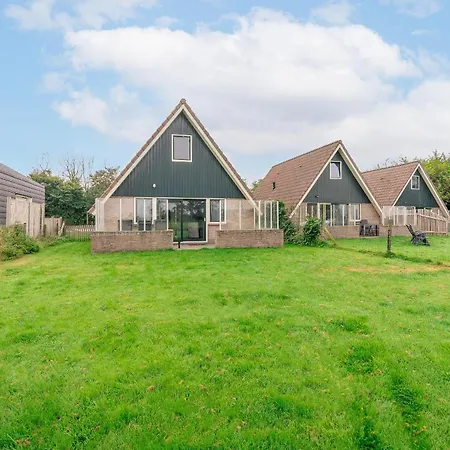 Holiday home Nieuwlanderweg 77